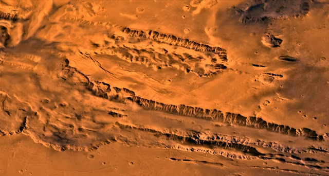 Ryc. 3. Valles Marineris ― największy kanion na planecie Mars