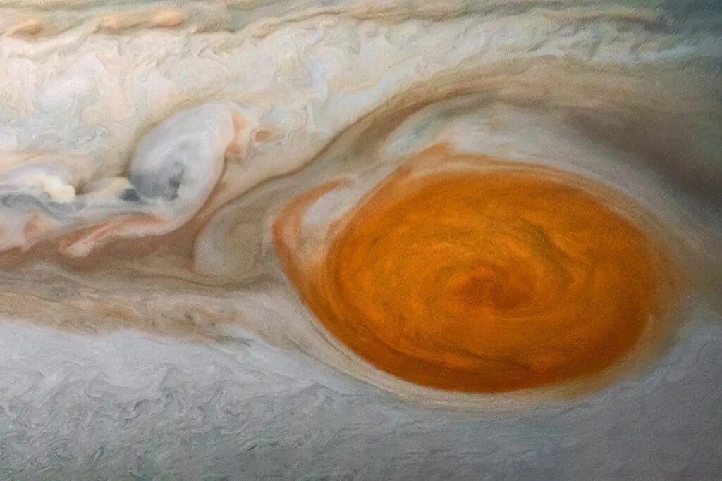 Zdjęcie przedstawiające Wielką Czerwoną Plamę na Jowiszu