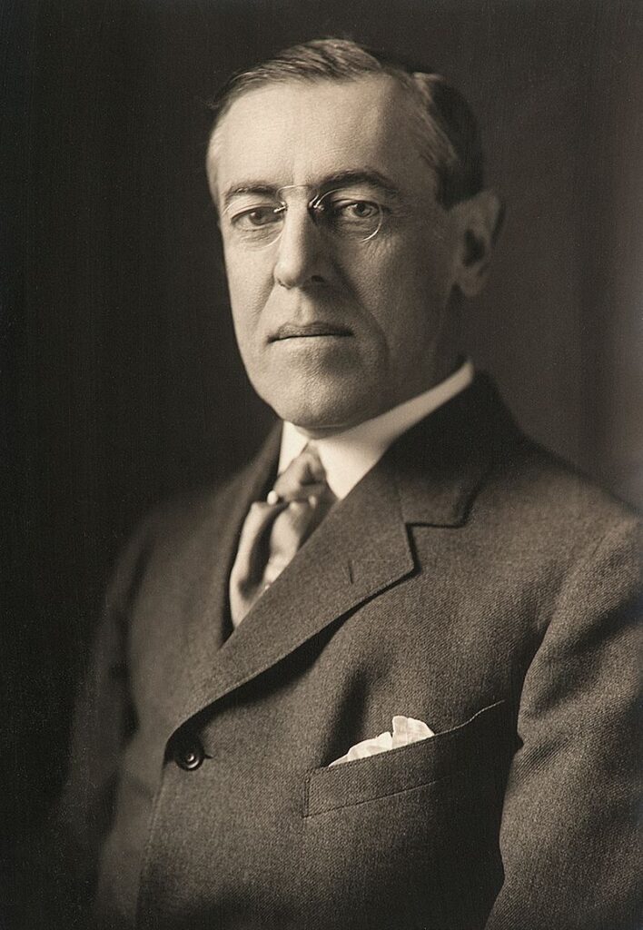Zdjęcie przedstawiające mężczyznę w średnim wieku - 28. Prezydenta Stanów Zjednoczonych Thomasa Woodrowa Wilsona